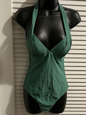 NWT Cupshe Fit  and Comfort zone piece Swimsuit with Straps tied around the Neck